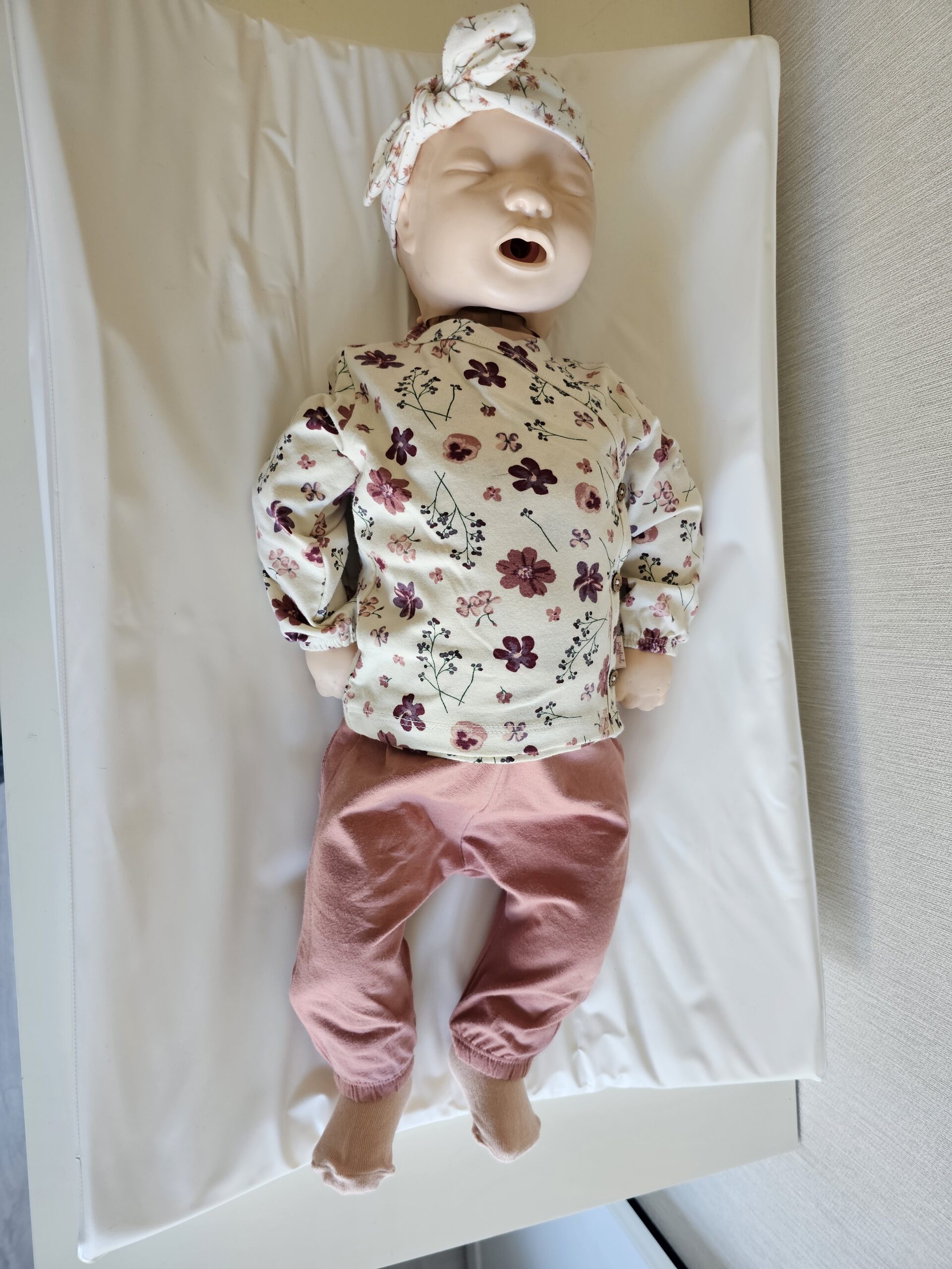 Laerdal - Little Baby - Reanimatiepop QCPR - Marjolein - Te Huur - Afbeelding 5